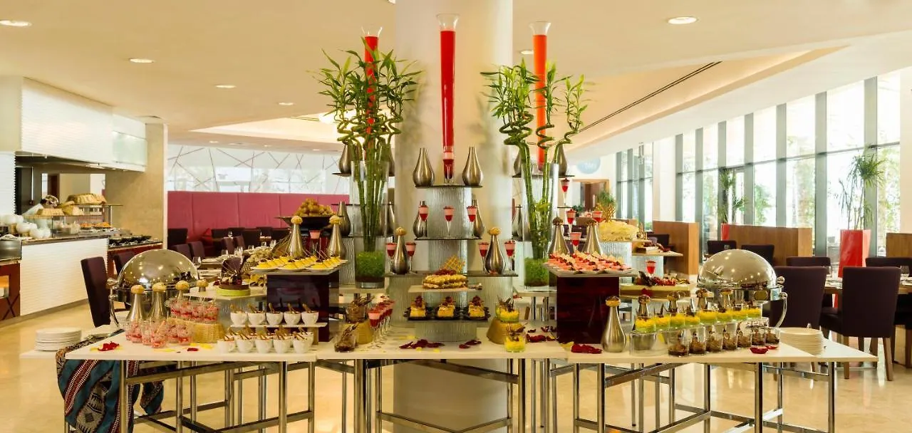 Radisson Blu Hotel, Abu Dhabi Yas Island 4*,