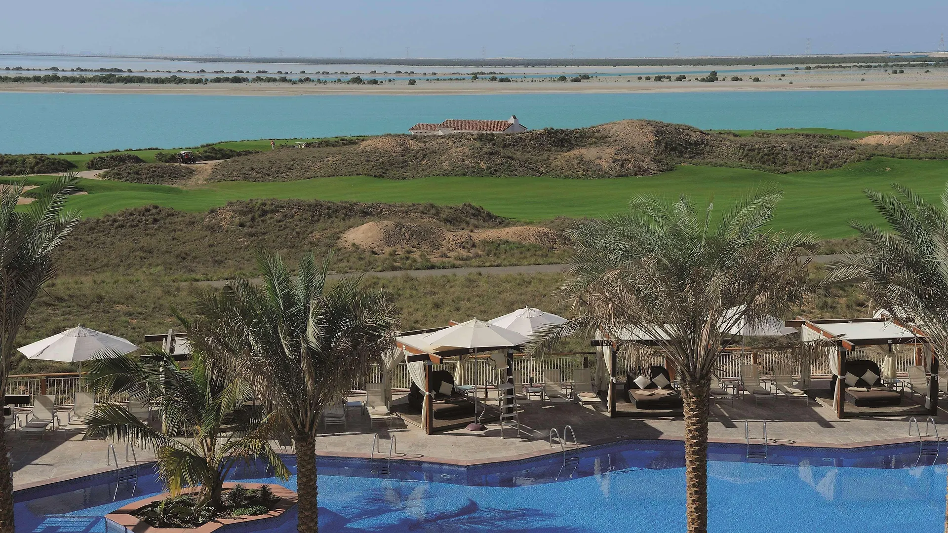 Radisson Blu Hotel, Abu Dhabi Yas Island 4*,  United Arab Emirates
