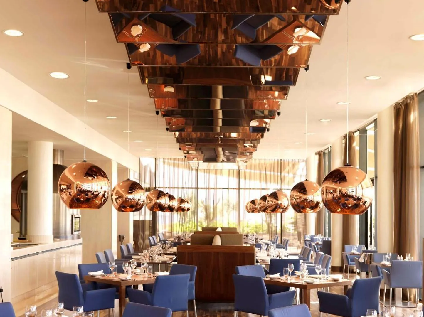 Radisson Blu Hotel, Abu Dhabi Yas Island 4*,
