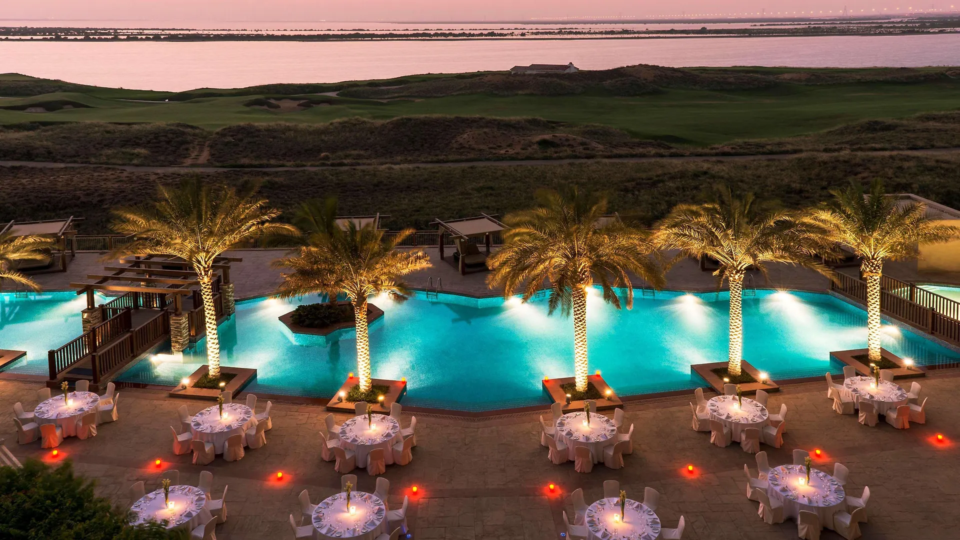 Radisson Blu Hotel, Abu Dhabi Yas Island 4*,